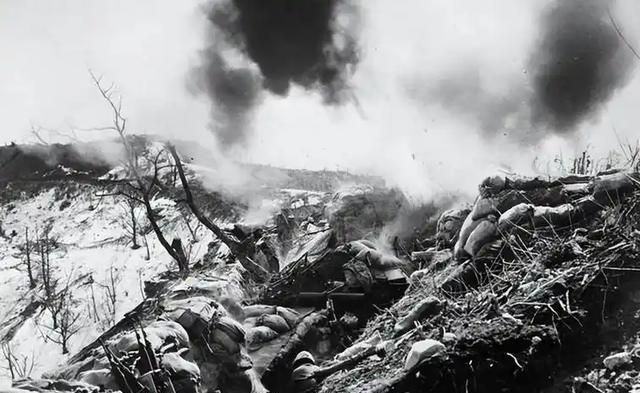 1939年，八路军营长缴获一件日军大衣，觉得材质不错，便送给杨成武。谁料，杨成武