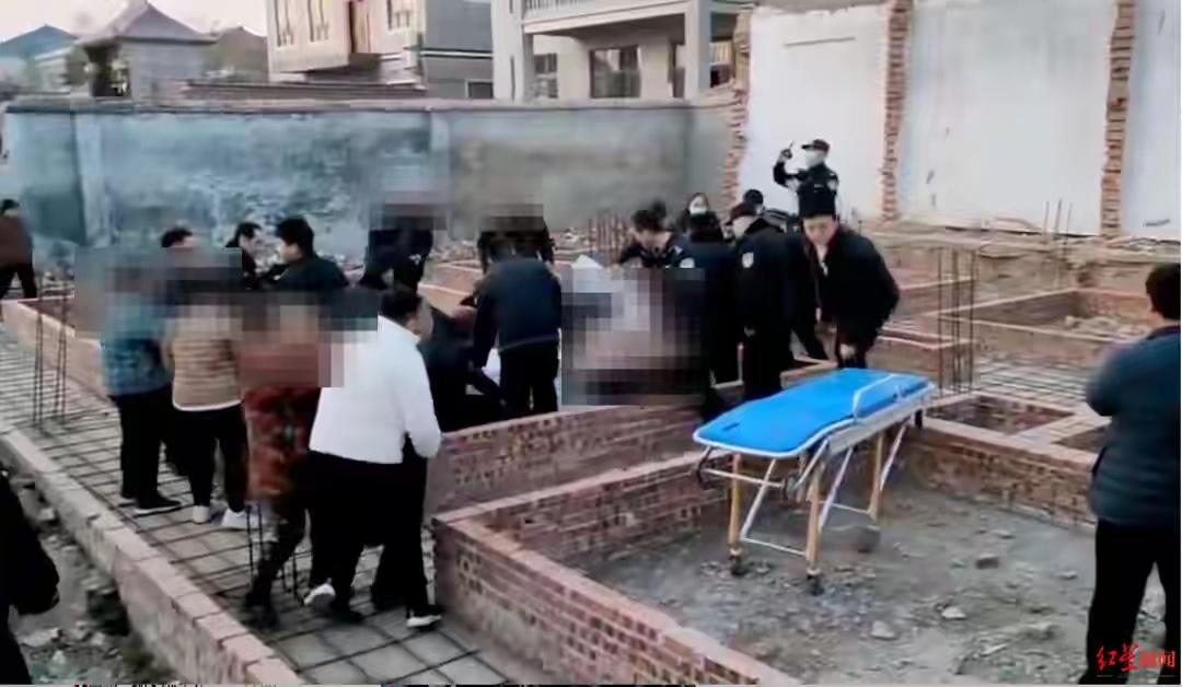 “人性本恶，不是一家人不进一家门！”河南周口，男子因邻居建房超出宅基地1.2米，