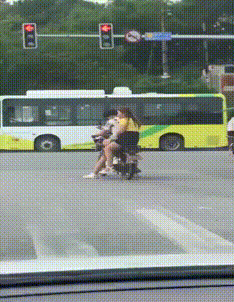 他本来是想起步三点头的，可没想到​​​