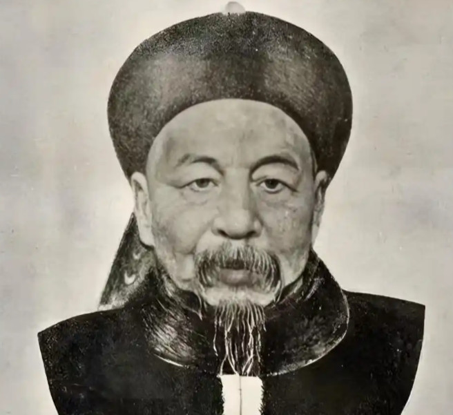 1885年9月，左宗棠在病榻上离世时，愤慨地说：“对中国来说，十个法国将军，也比