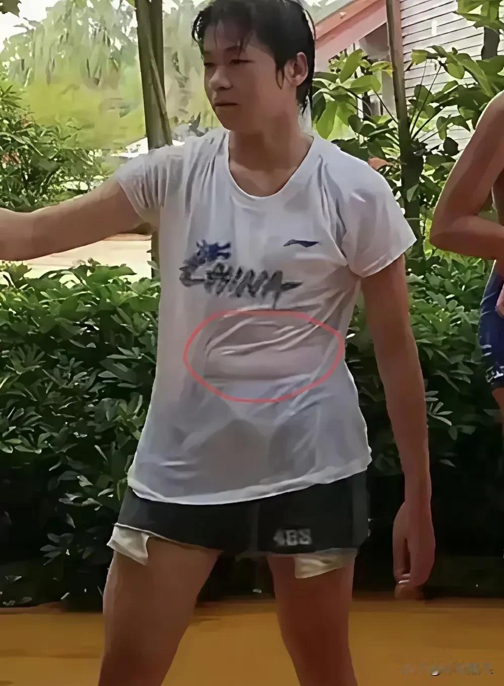 太不可思议了！两个月前，全红婵还能在今年世界泳联跳水世界杯总决赛女子10米台决