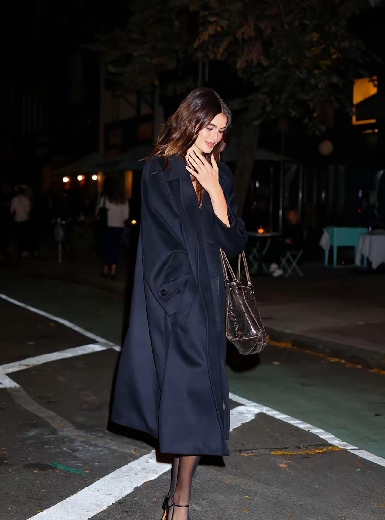 超模二代KaiaGerber，身兼Prada、YSLBeauty等顶奢代言。