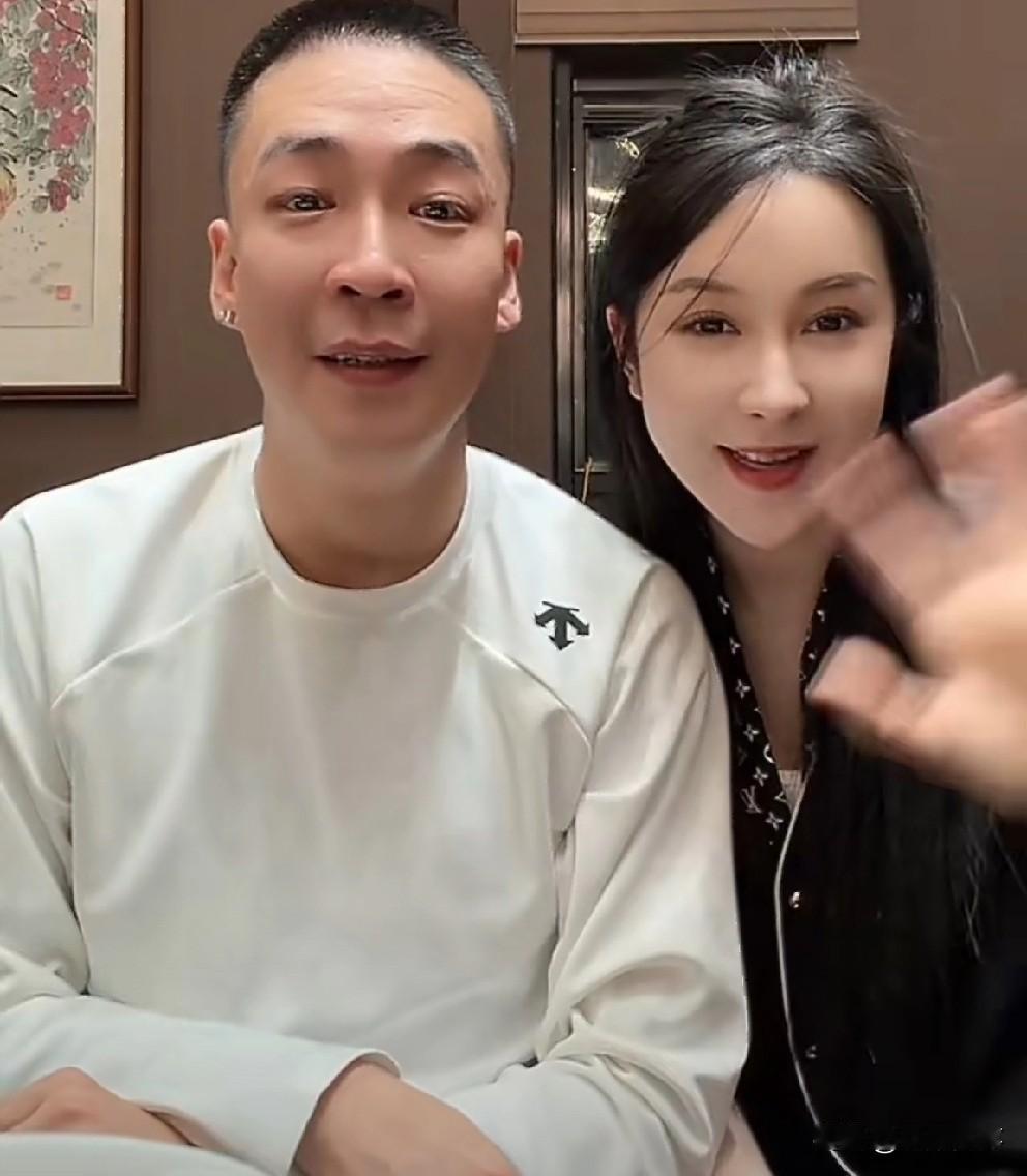 全是饥荒！董莹莹详列展示借、欠款账单明细，外债合计：2265万。