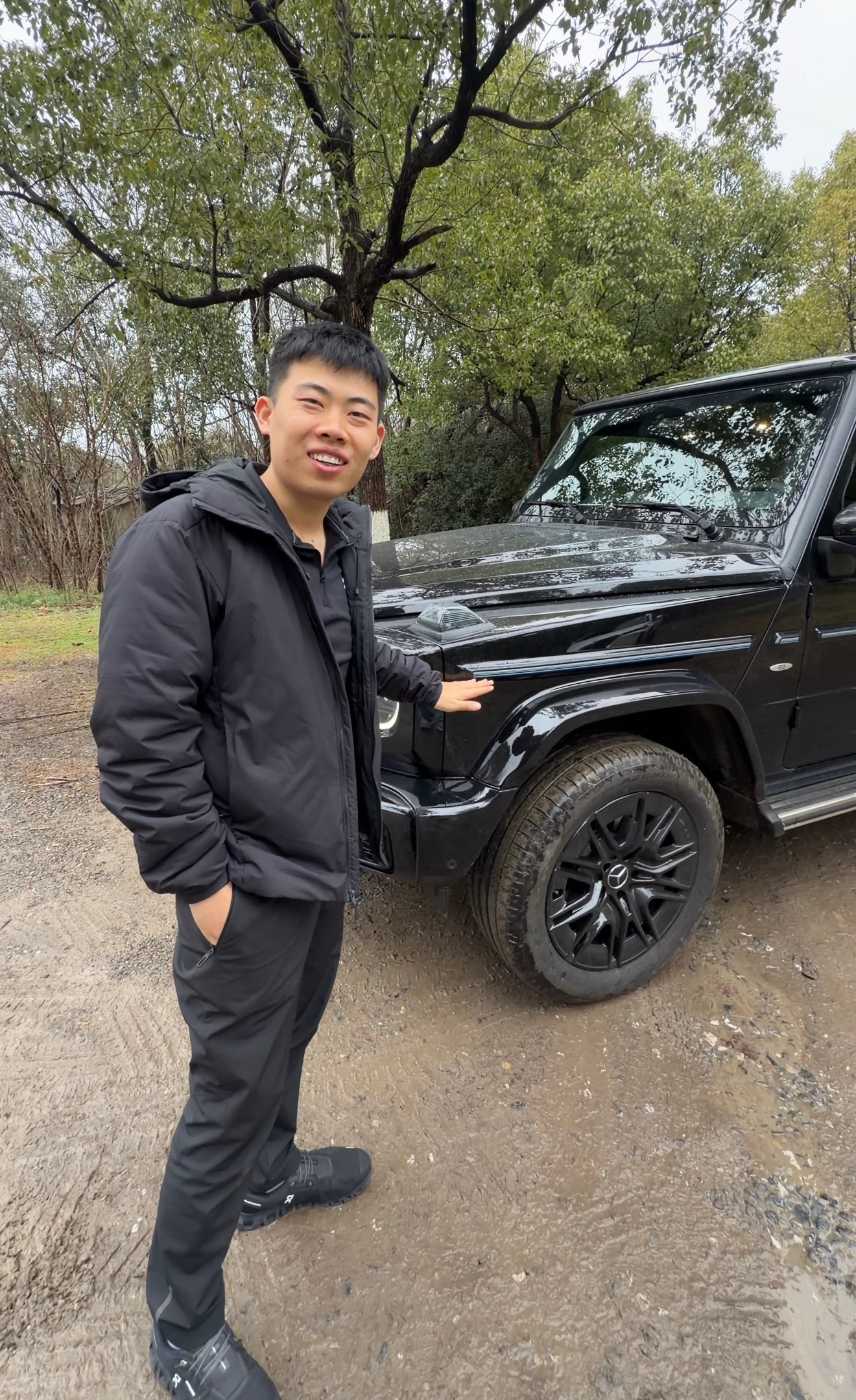 花160万买了一辆电G我问了很多“为什么买这个车”的理由他只回了我一句“因为有钱