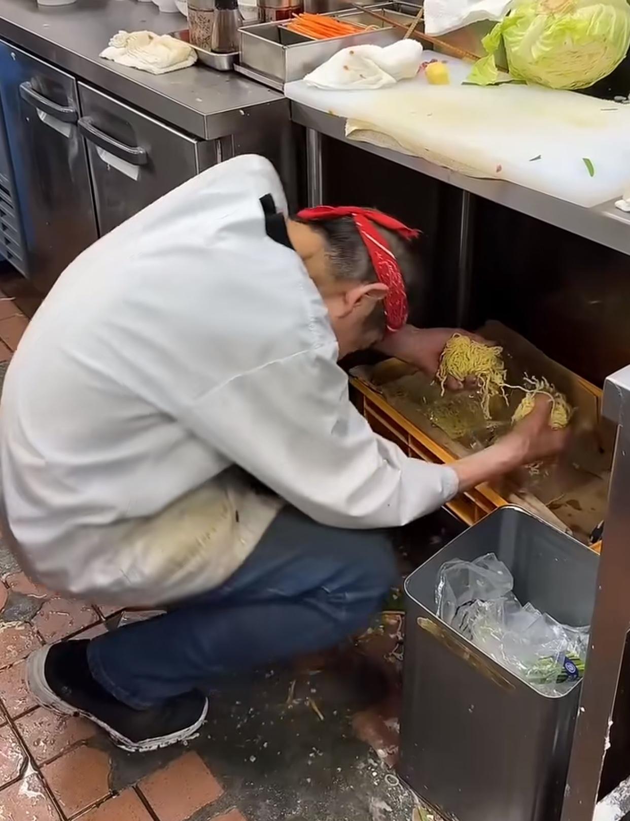 有没有做餐饮行业的出来科普一下，这位日本“拉面仙爷”的后厨放在国内能不能正常经营