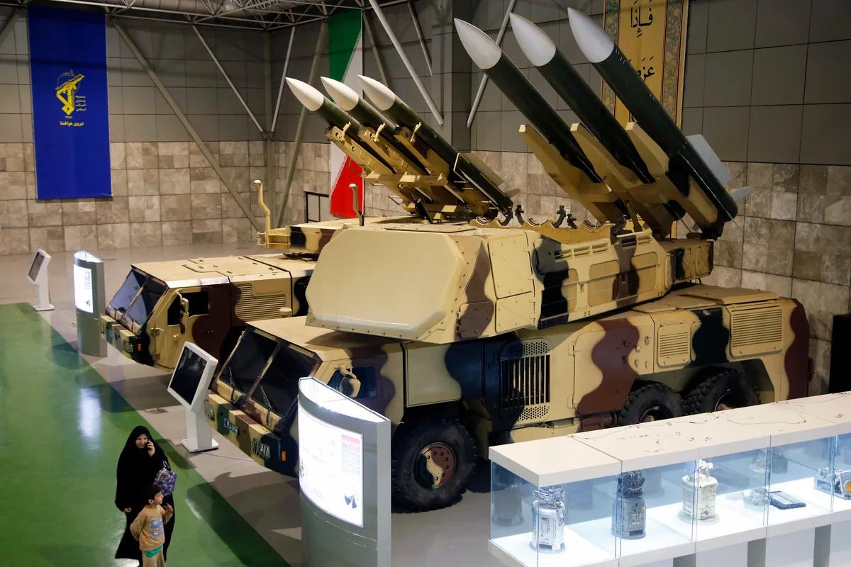 早前外网疯传的，所谓中国20多架运-20运输机向伊朗运输武器，红旗-9防空导弹一