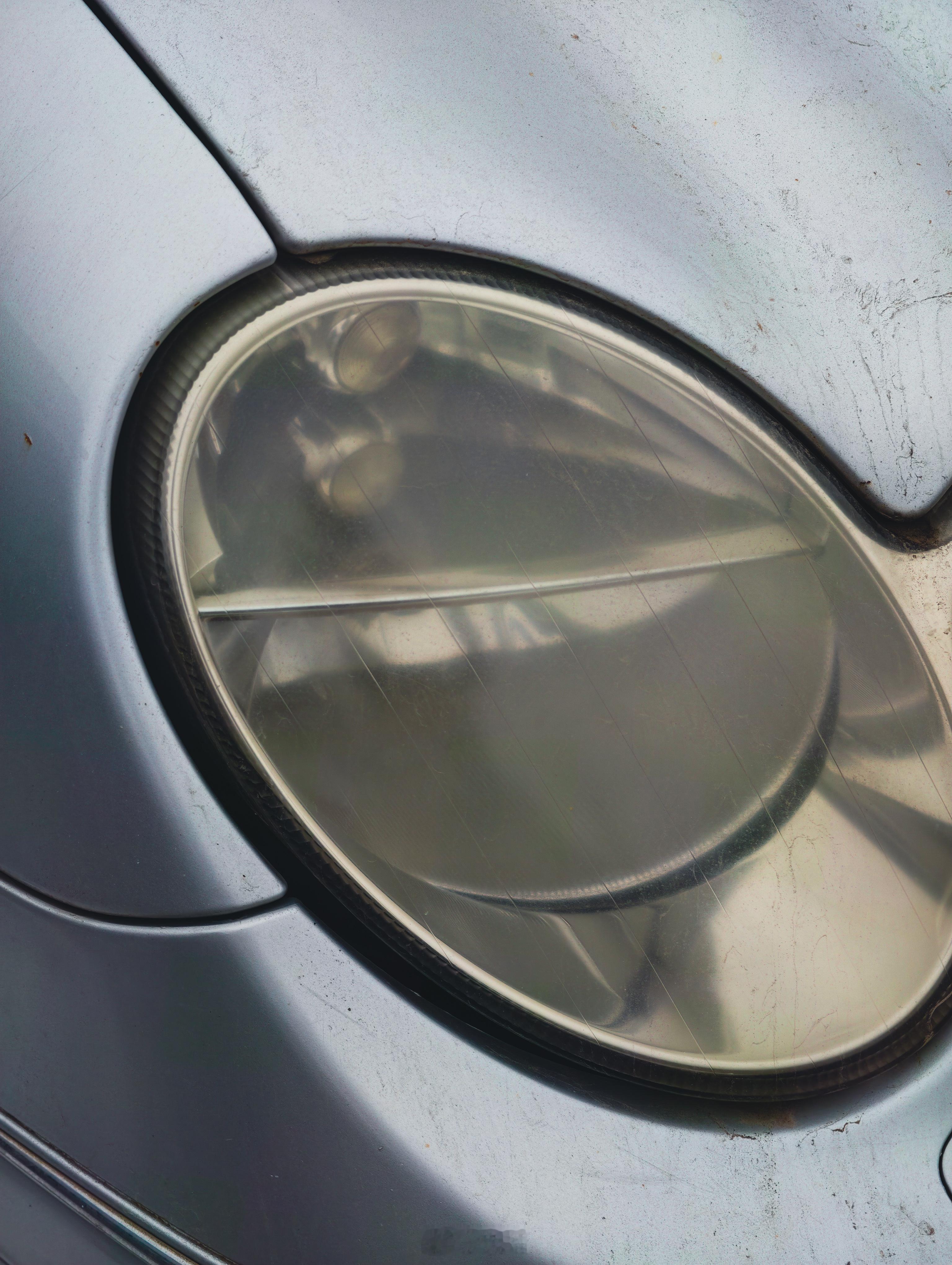 偶遇一台被遗弃的W209CLK200K凑近看看，发现这辆小20年的双门GT，