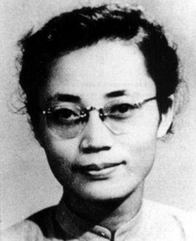 1950年，被折磨278天的萧明华，全身没有一块好肉。突然，她抬头对特务说：“我