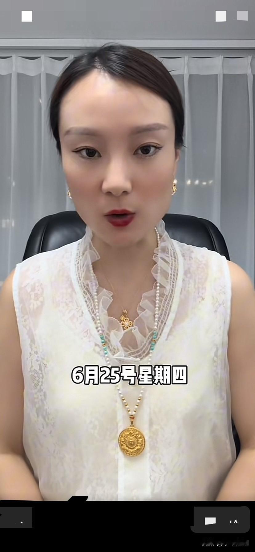 今天凌晨，黄金价格又下跌了！比昨天下跌了24元！今天的价格是877.99元每克！