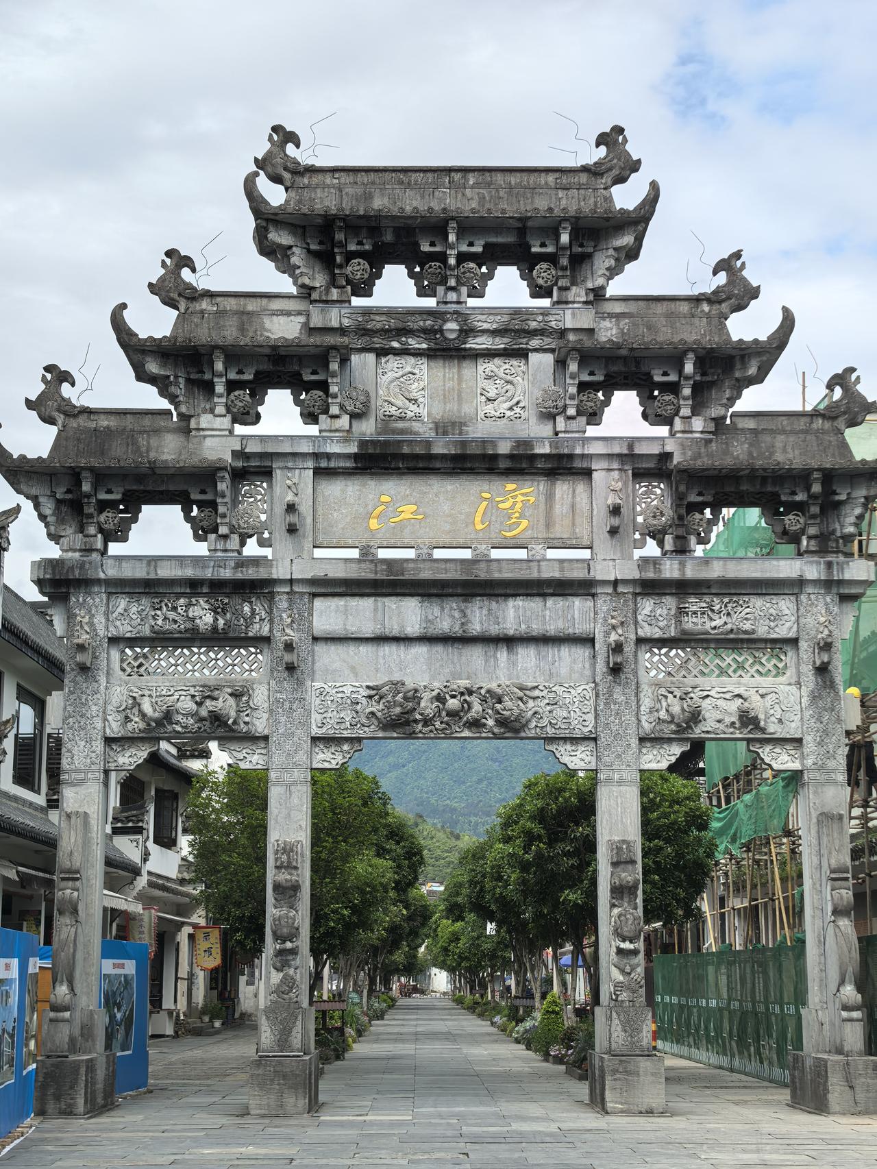 5A景区江湾，有些名不符实昨日，从篁岭景区驶出，车程十几分钟，便