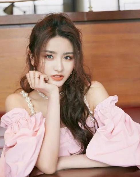 看到金子涵，立刻想到另一个男星善良的人在娱乐圈真的太难了，尤其是没有背景还不