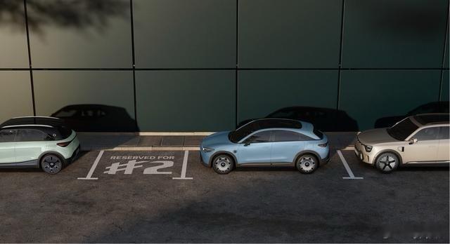 smart推出纯电双门微型车smart精灵2，延续初代fortwo经典设计，车