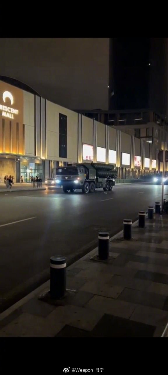 兵器影像泄露的巴库夜间视频显示，阿塞拜疆正在进行阅兵准备工作，视频中出