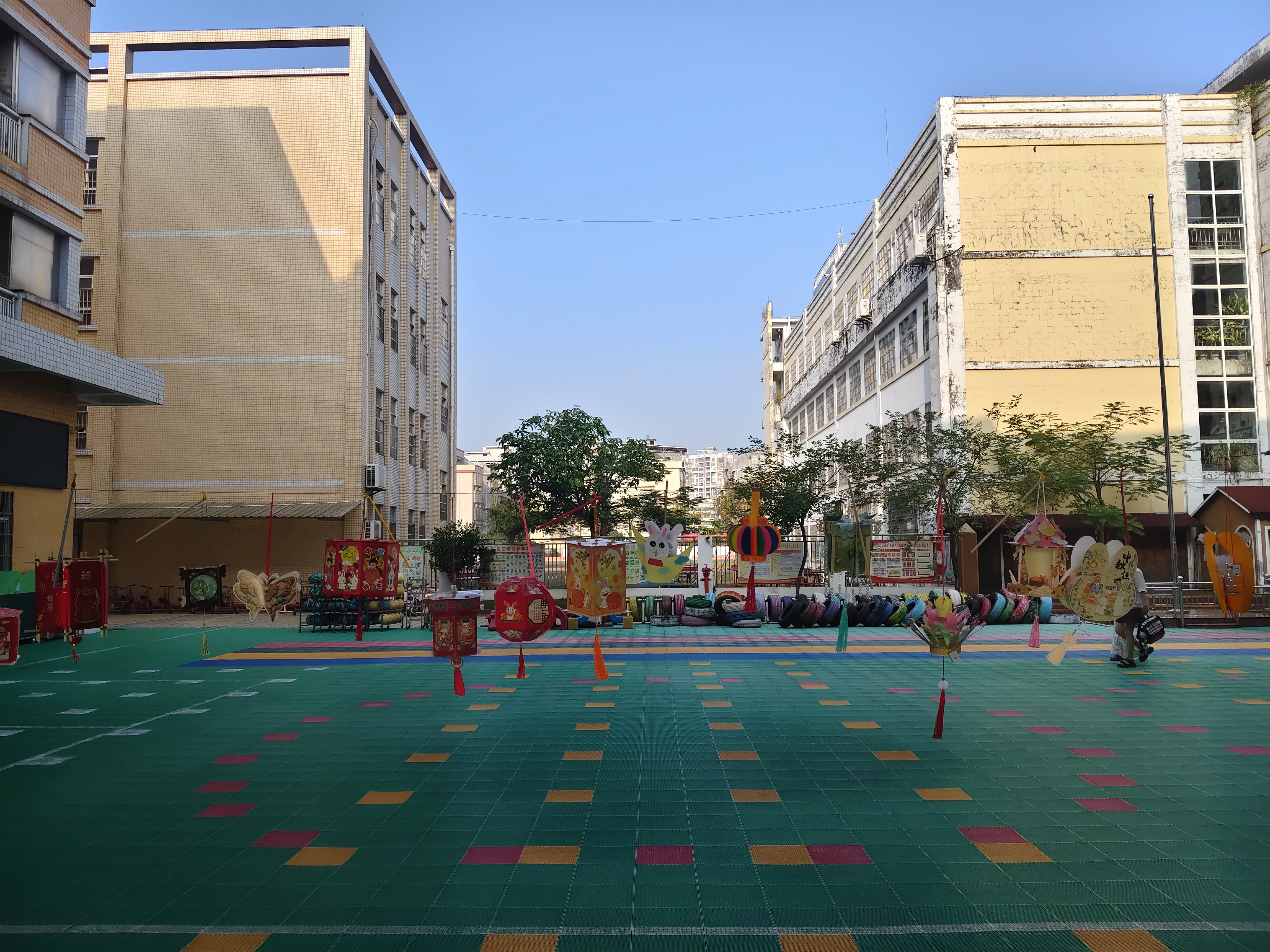 家里的一地琐碎：夹在长辈与妯娌之间的日子家里的矛盾，大多不是什么惊天动地的大事，全是一件件细碎的家务