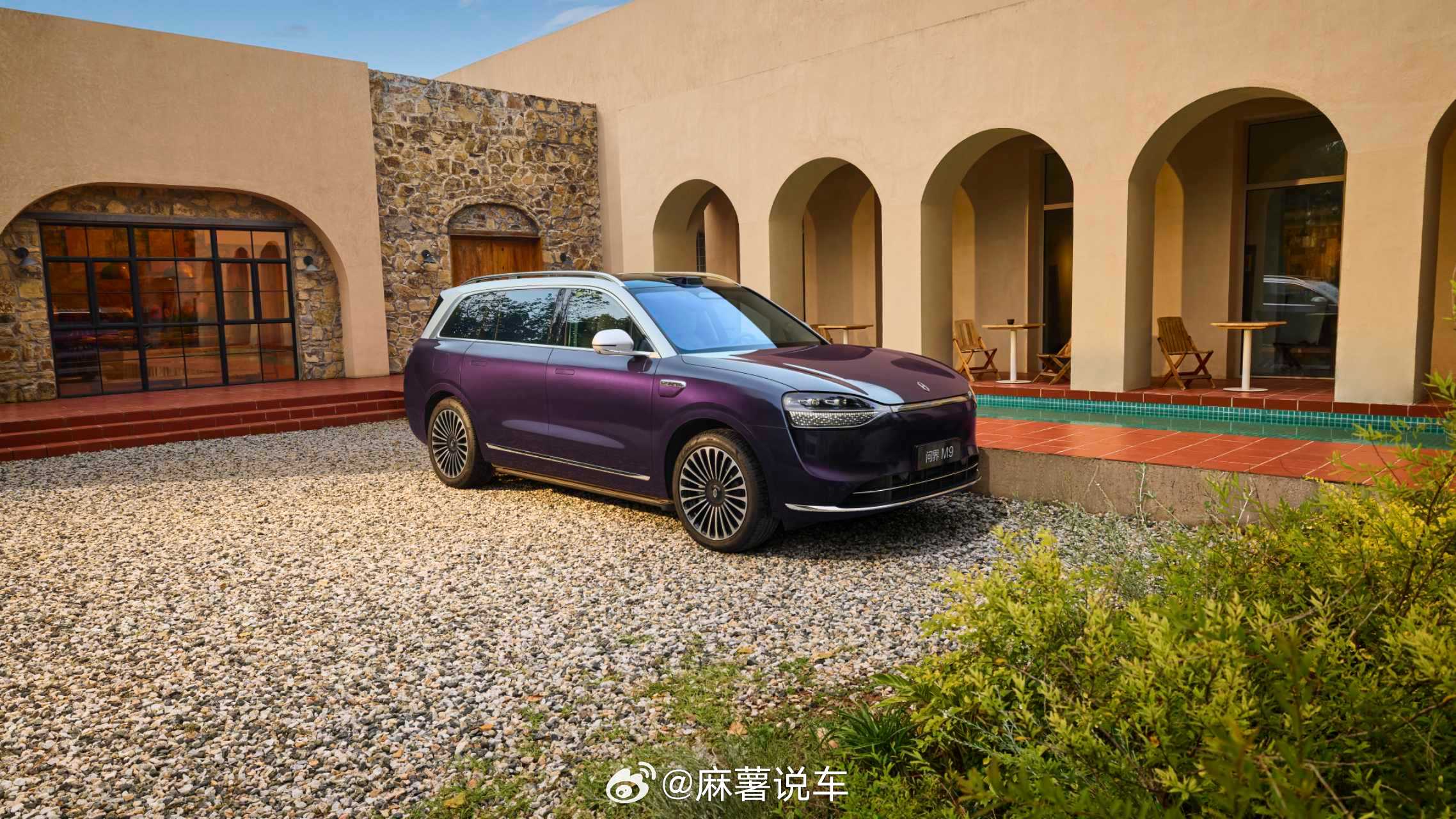 问界M9之前卖得有多火不用多说，18个月交了24万台，50万级市场里一直稳坐前排