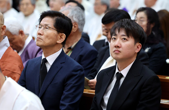 李俊锡：金文洙更有可能出线，但“我不可能与他整合”改革新党总统候选人李俊锡8