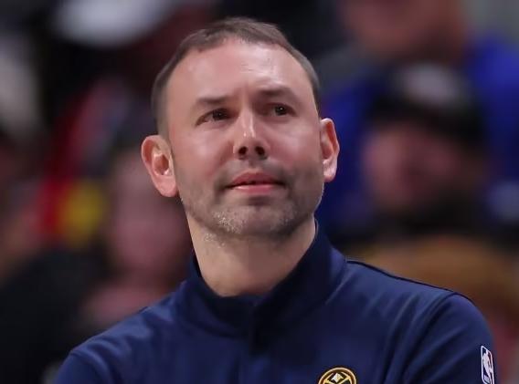 小阿德尔曼真敢玩在一场决定排位的比赛中，掘金轮休所有主力，竟然轻松战胜了雷霆。