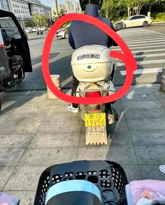 谁能用普通话给解释一下什么意思