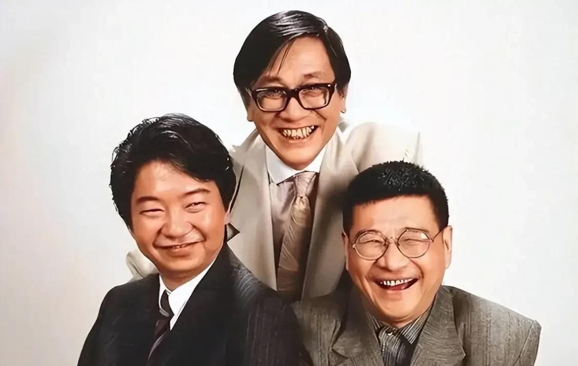 2004年黄霑走，蔡澜写挽联“一笑西去”。2018年金庸走，蔡澜写的是“一览众