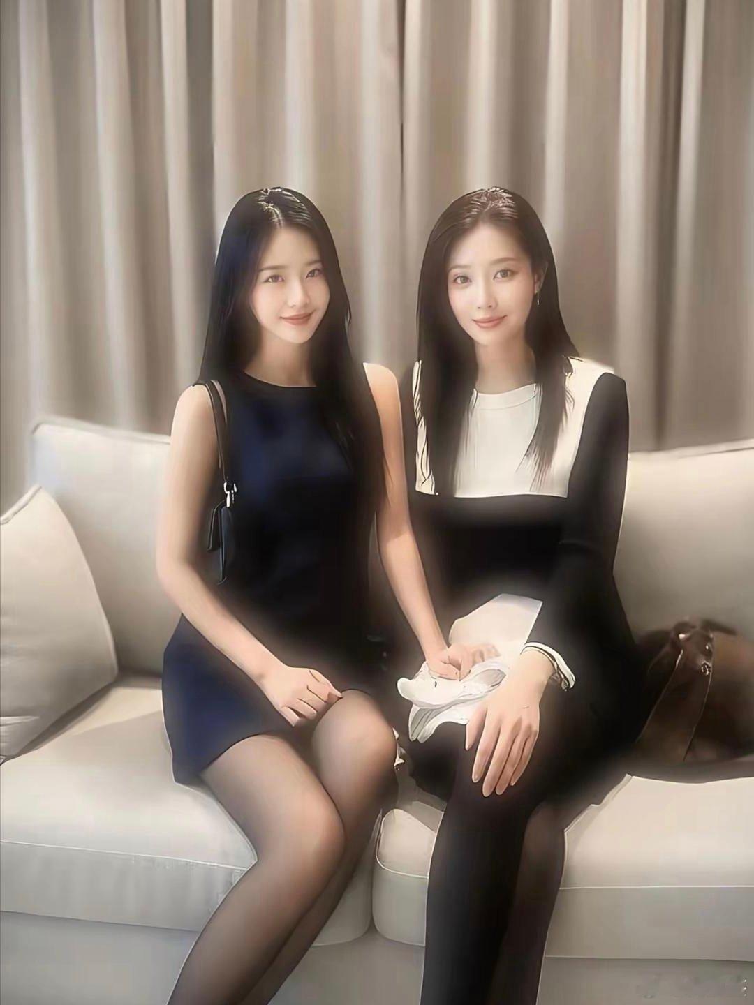 谁是老妈？相差25岁看得出来吧！