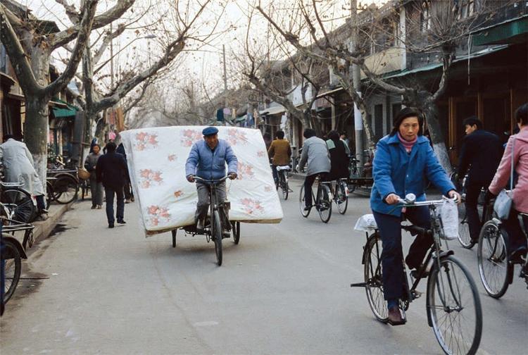 如果当初中国不改革开放，中国可能仍然是一个落后的国家。1978年12月18日，中