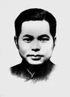1946年，国军少将趁着夜色，闯入地下党员陈融生家里，他用枪顶着陈融生的脑袋，低
