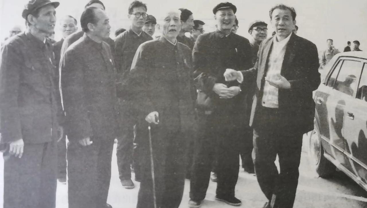 1989年，王震上将到长沙参加陶峙岳的追悼会，结束后准备离开长沙，广州军区司令员