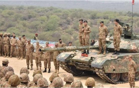 印度和巴基斯坦的冲突可能是一个阴谋！巴基斯坦70%的装备来自中国，美俄两国支持印