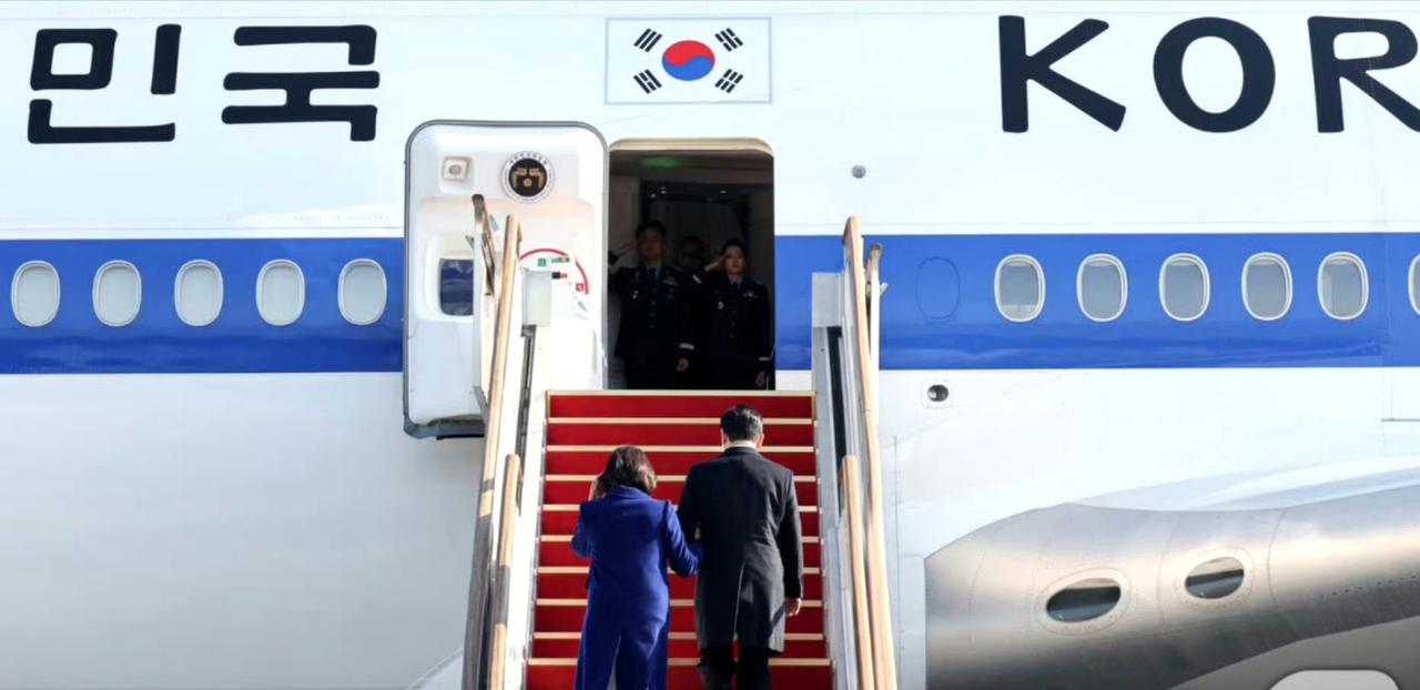 韩国总统李在明从首尔出发，预计两个后抵达北京首都机场。