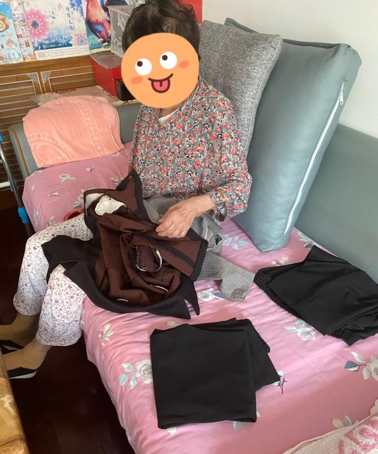 这大热天，老妈非要穿秋天的衣服“回家”这几天大连开启了“蒸桑拿”模式，不出门还