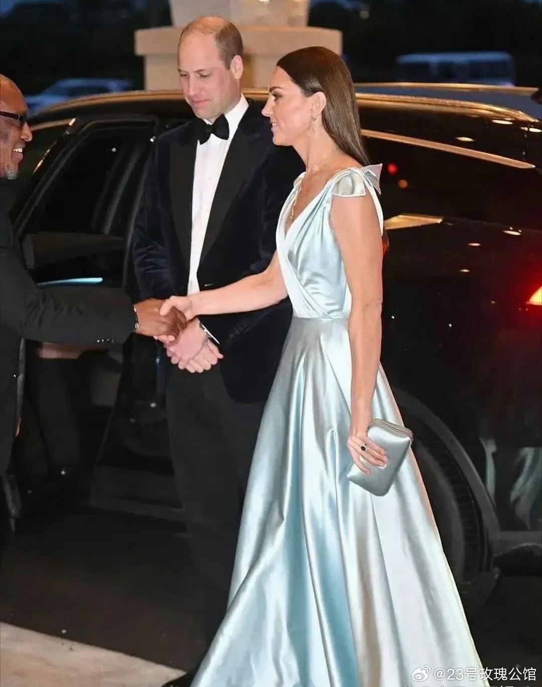 虽瘦成“平板”，眼神依然有光！凯特王妃复工首秀，这份生命力比任何华服都珍贵。