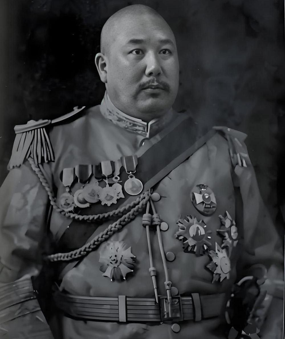 1924年，马福祥得知马鸿逵偷娶袁氏一事，他为此勃然大怒，不仅当面甩手给了马鸿逵