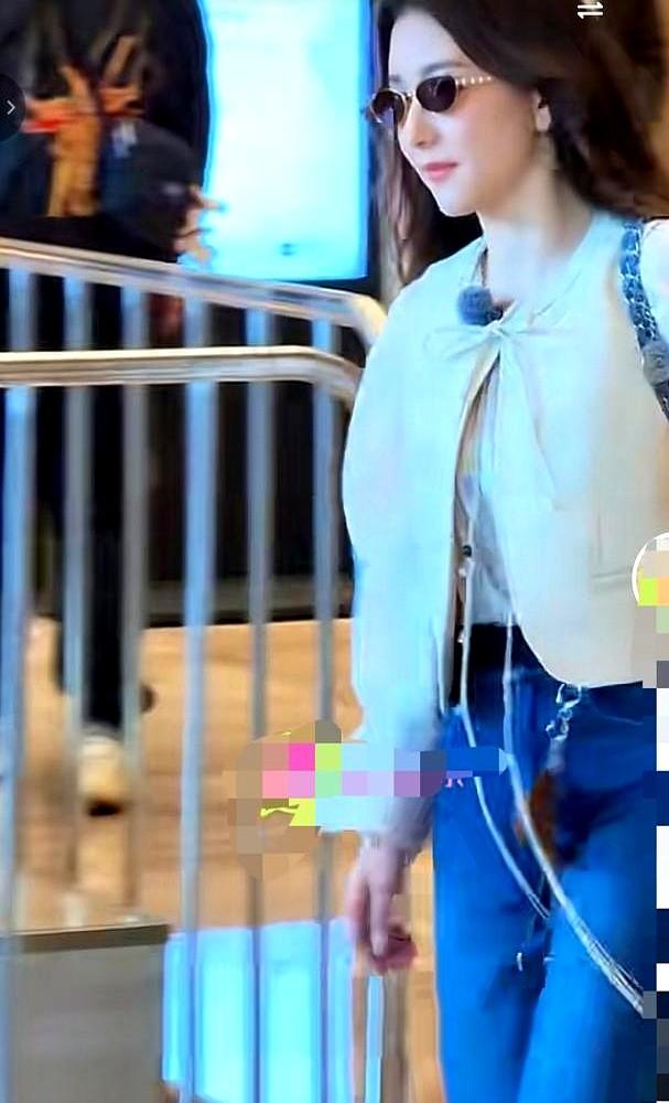 三胎妈妈方媛，产后才五个月就去录《五十公里桃花坞》了，路透里身材好到惊人！她