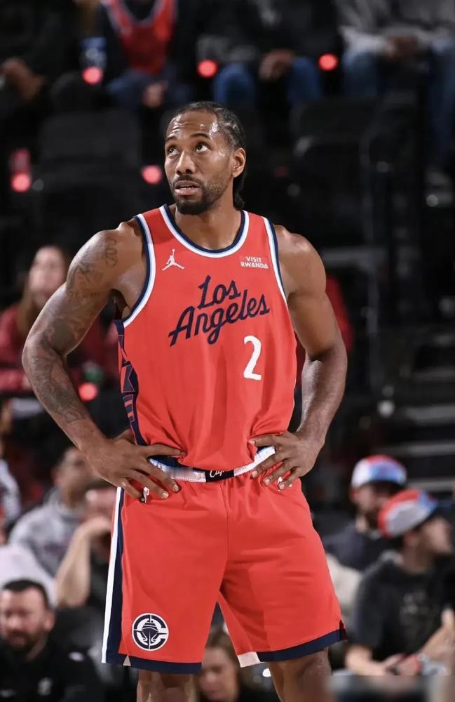 快船管理层用哈登换加兰，被全联盟嘲笑是疯了。结果呢？他们悄悄爬到了西部第八。