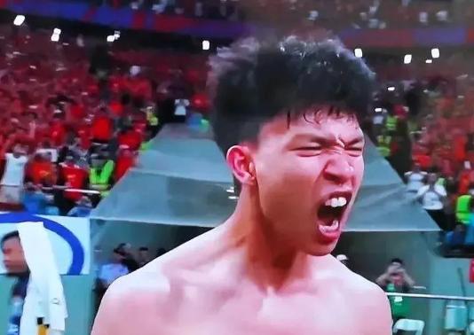 王钰栋决赛大概率不会首发！三次脱衣庆祝注定王钰栋难走远！ 先说半决赛踢越南那