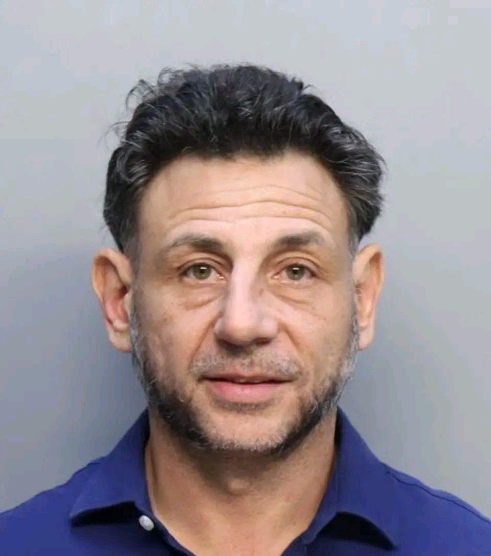 美国迈阿密这事儿简直太恶劣了。45岁的社交名流KutaySatiroglu被捕