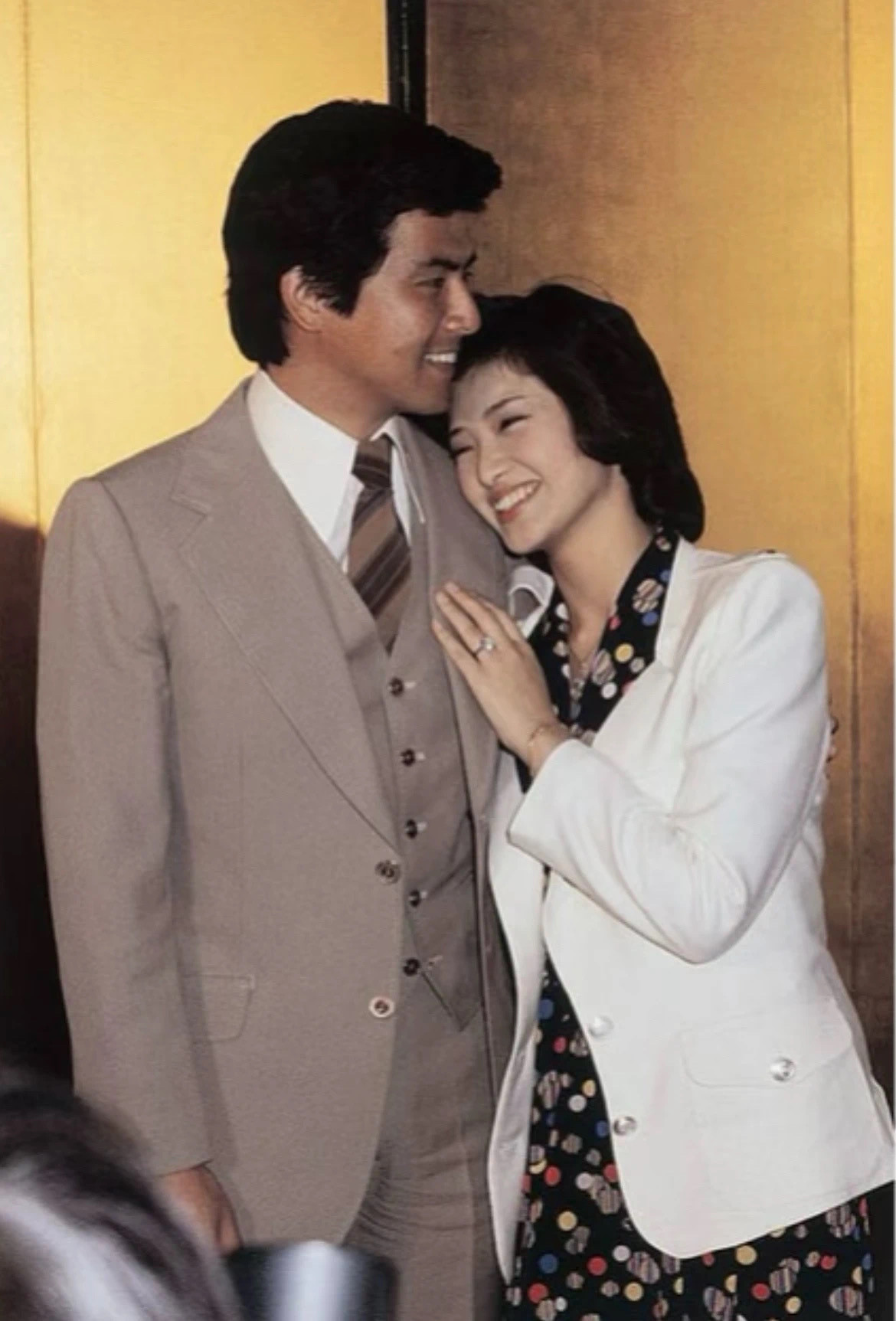 演艺界的楷模夫妻🎎[玫瑰]年轻时的偶像，多年以后又被提起，像故人从家门前走过，