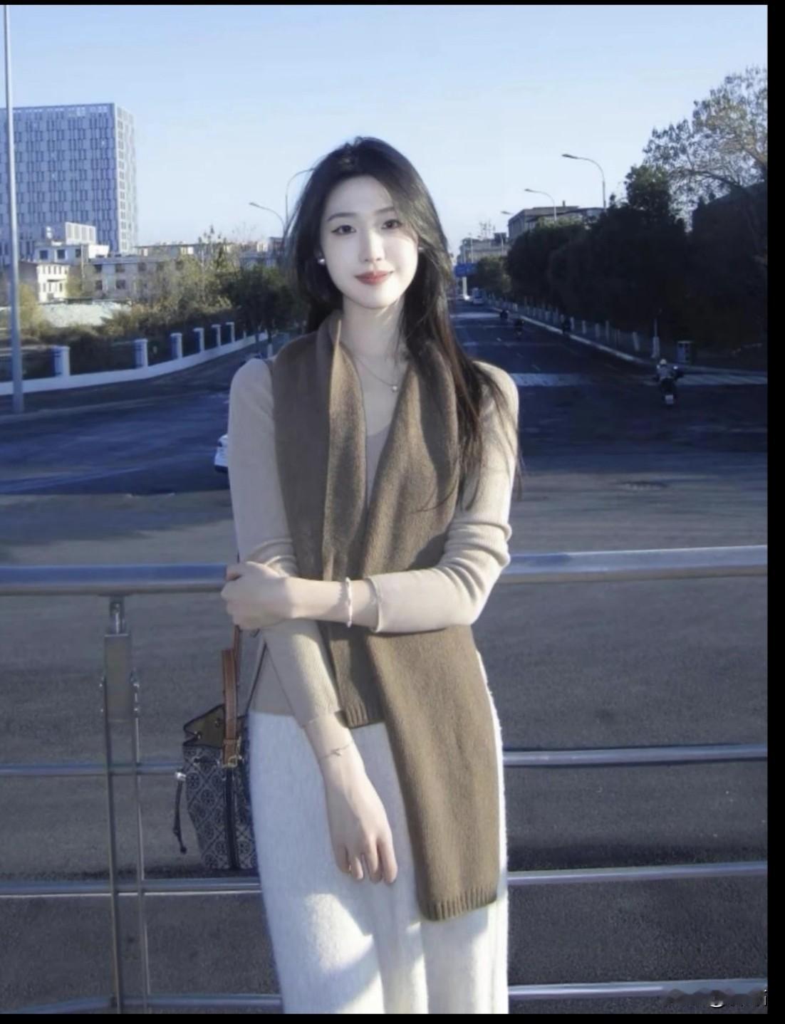 美图欣赏，看图写诗《把这首〈晴日闲行〉送给你：在忙碌日常里，为自己“偷”一刻