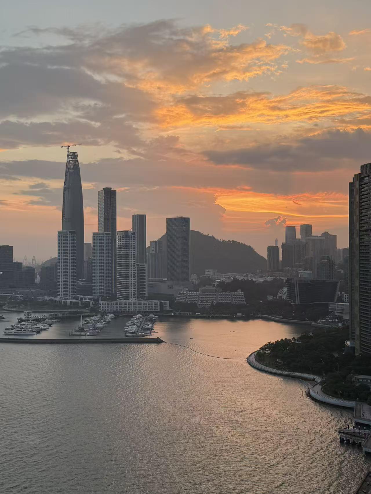 发现没？最近深圳狂砸近600亿元投向宝安区和光明区建设一批集成电路半导体芯片制造