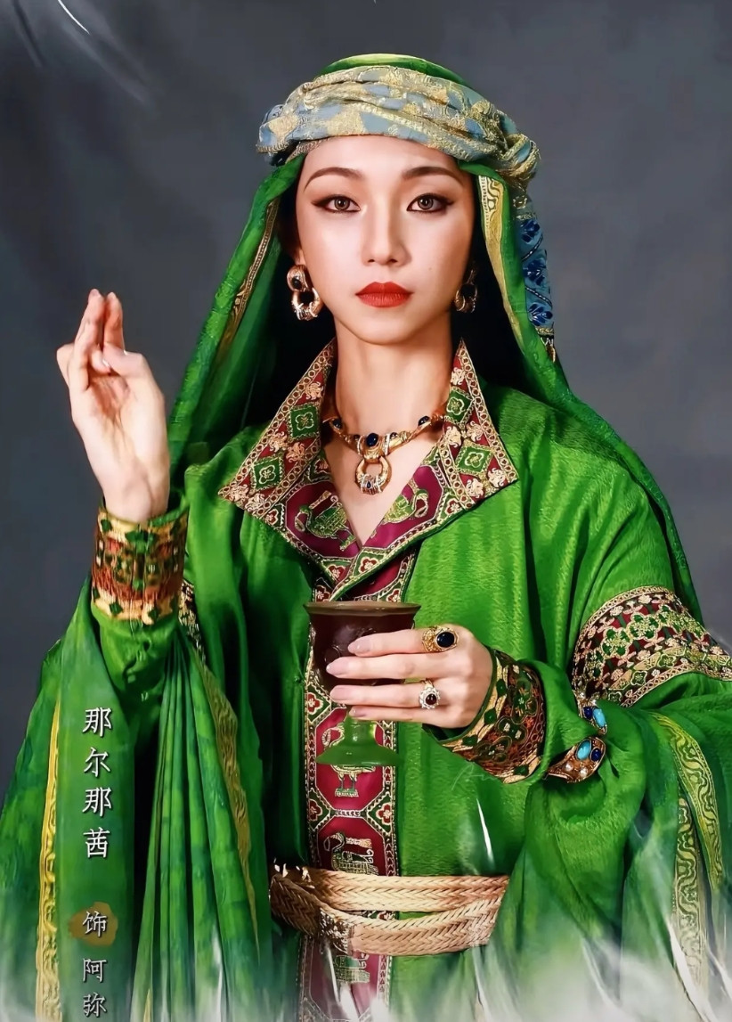 《长安的荔枝》之所以跟原著大不相同，主要是因为要加上“阿弥塔”这个书外人物，