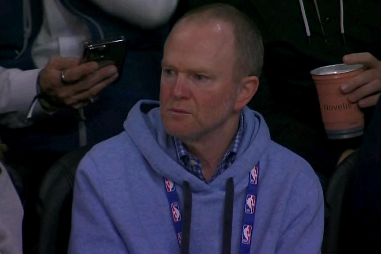 老鹰送温暖，但我总感觉是演保罗，为啥这样说，看完你就明白了……总裁弗兰克亲临