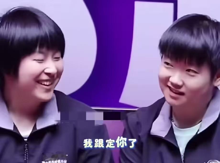 有传闻说莎莎要离开深大，于是小蘑菇赶紧问莎莎，小蘑菇：莎姐，传闻你要离开深