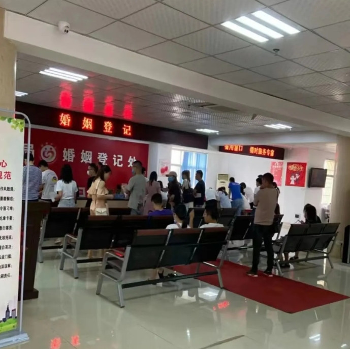我不愿意给老公爸妈养老，老公和我冷战了10天，我提出了离婚，他同意了，第二天