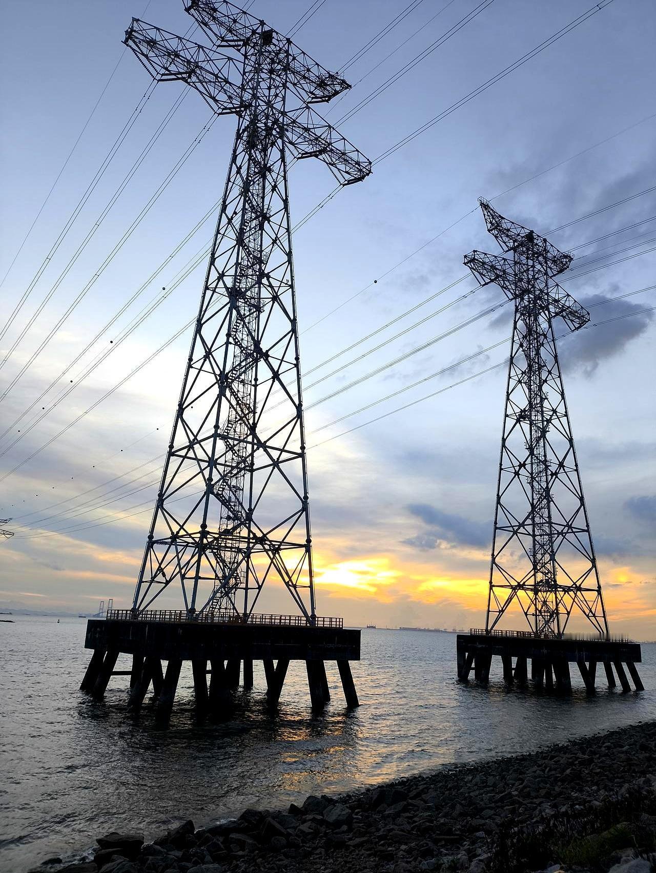 你也刷到谢苗10年攒7000万那事了？哥们，我劝你千万别往自己身上套，这事水深着