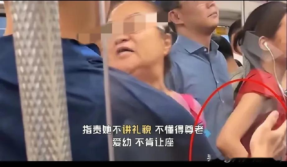 深圳大妈太彪悍了，带着孙子坐地铁，上去看到没有人主动让座，竟然一把就把孙子塞在一