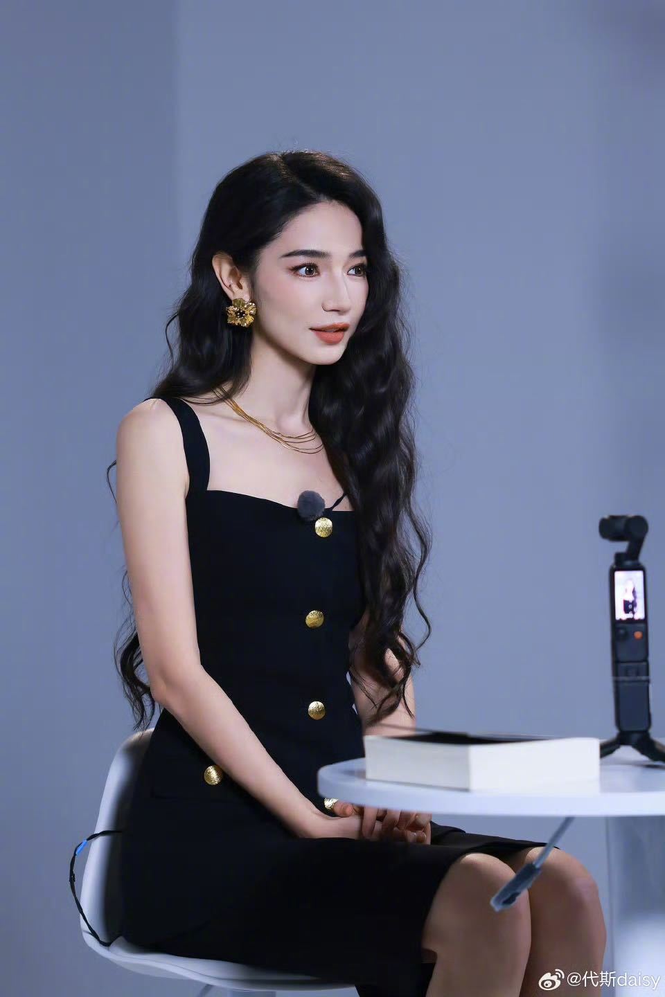 代斯顶着御姐脸学饭撒代斯谁来了浪姐都得学会饭撒果然来过浪姐的姐姐们都少不了进