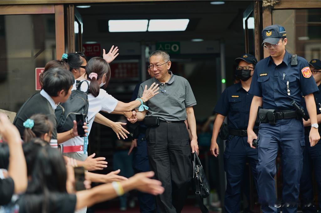 柯文哲是否干净清白，中间选民给出答案！震传媒今天发布了一份民调，就“你认为柯文