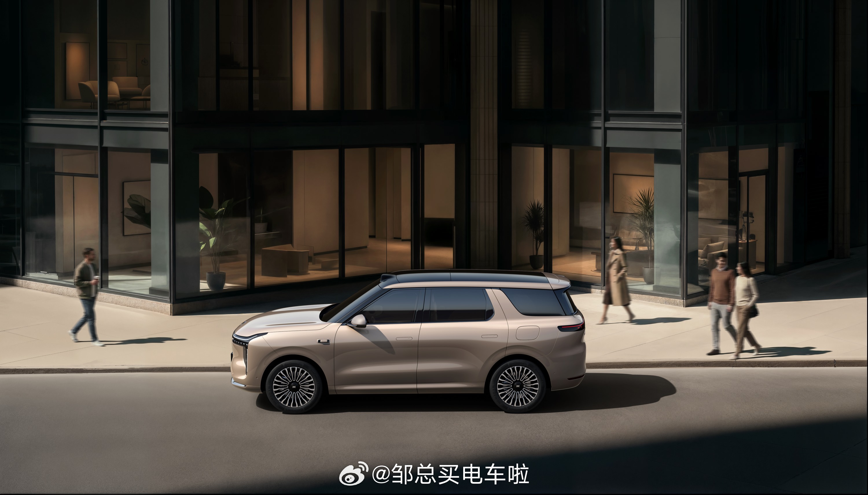 今晚智己汽车的8系SUV开启预售了，智己LS8，25.98万元起！我更愿意称LS