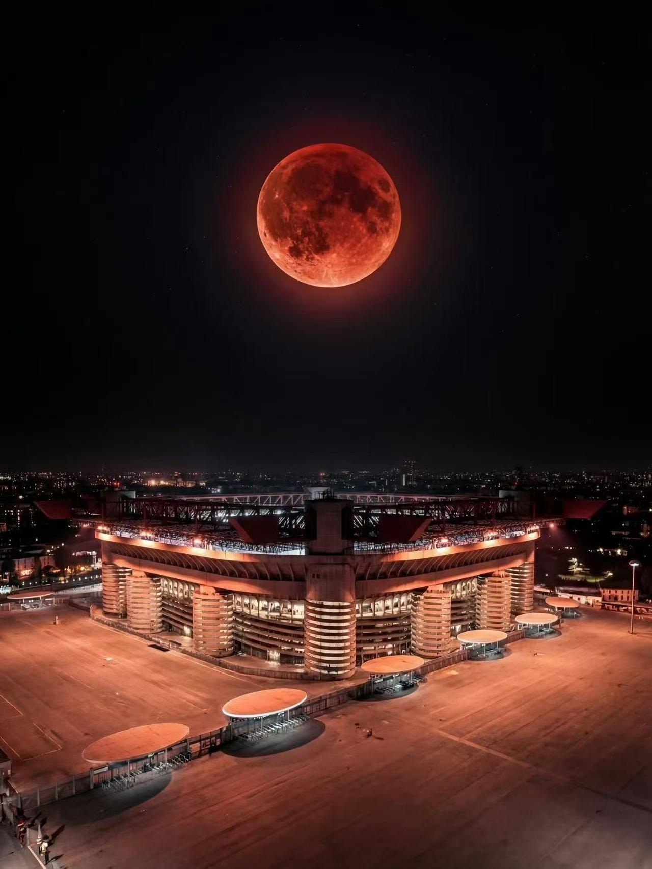 阳光照耀圣西罗！米兰1比0战胜国米，取得赛季双杀。虽然这个赛季的意甲冠军大概率