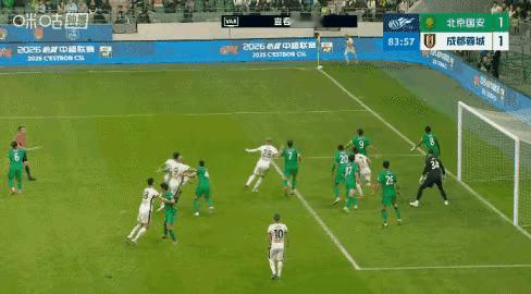 蓉城没有手球获利裁判判罚准确！附图为正面视角看得清清楚楚蓉城进球根本没有碰到廖力